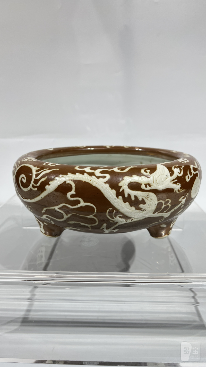 明 紫金釉双龙戏珠纹三足炉 - 图4